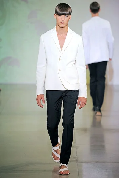 Look 12
